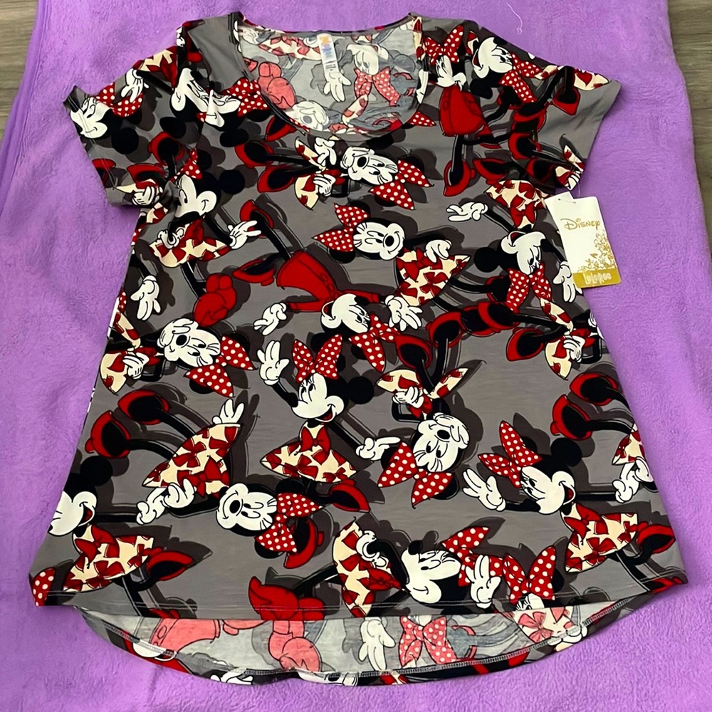 NEW ♥️ DISNEY, MINNIE MOUSE LulaRoe T-Shirt. Size medium, feminine curved hem.